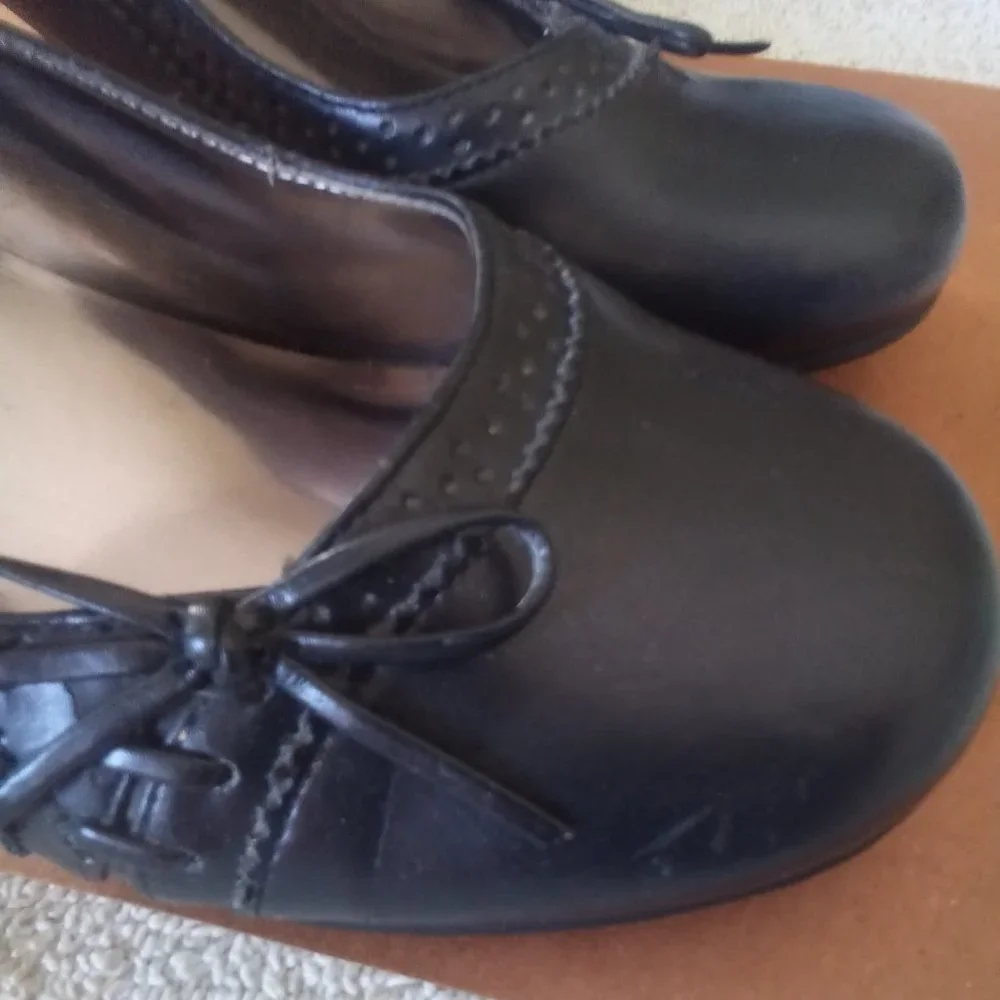 GREAT UC J black heels